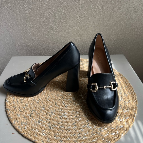 Yixy loafer pump from BCBGGeneration. NEVER WORN BRAND NEW WITH BOX - Picture 3 of 5